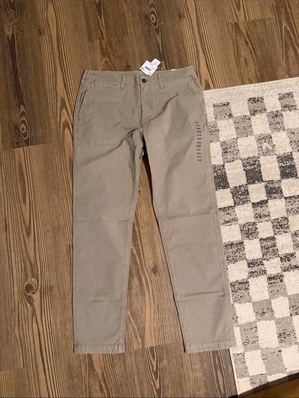 American Eagle Outfitters Men's Chinos in Light Taupe